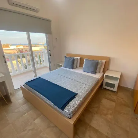 Suncity Boutique Beachfront アヤナパ