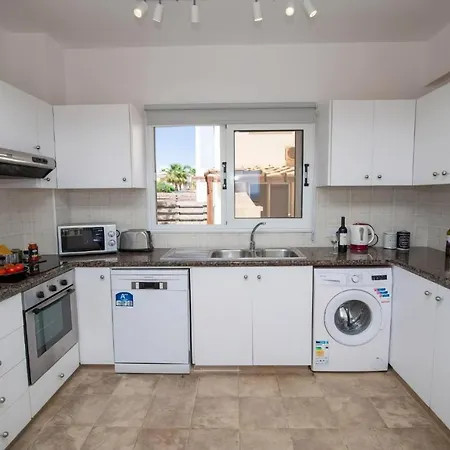 Suncity Boutique Beachfront アヤナパ