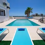 Suncity Boutique Beachfront איה נאפה