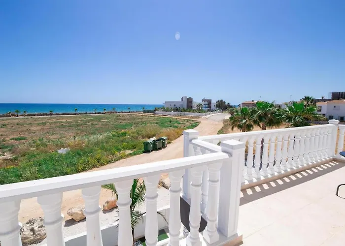 Suncity Boutique Beachfront Villa *