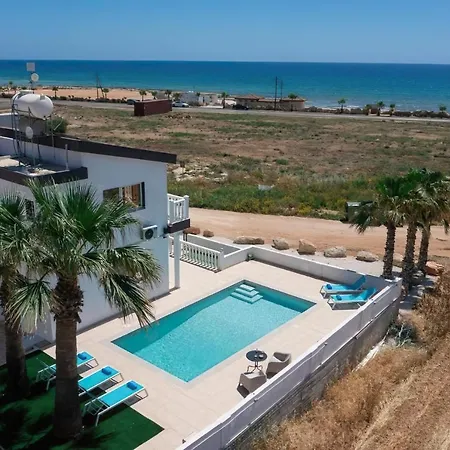 Suncity Boutique Beachfront Villa *