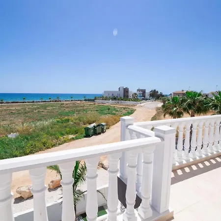 Suncity Boutique Beachfront Villa *