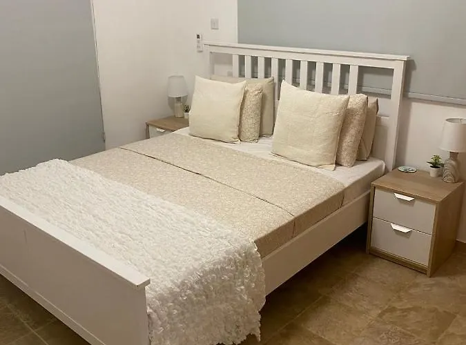 Suncity Boutique Beachfront Vila *