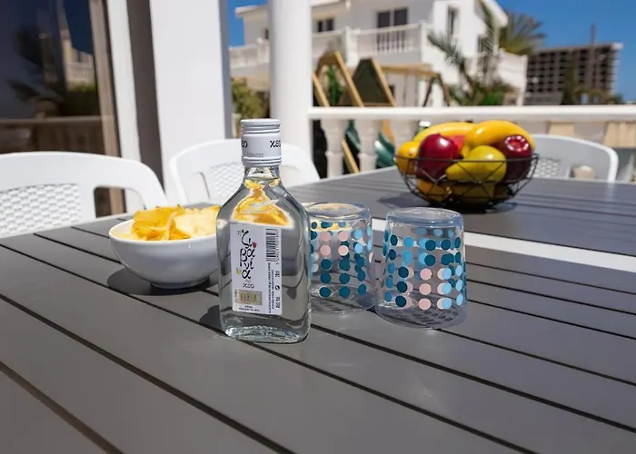 Suncity Boutique Beachfront Vila