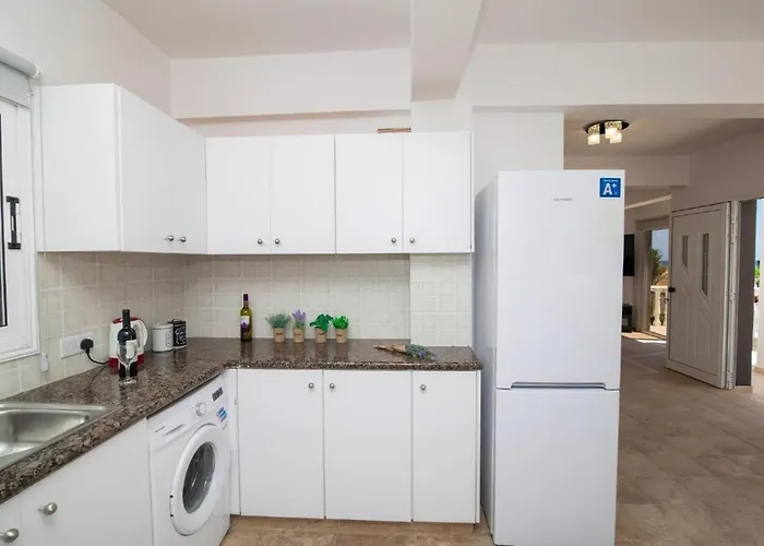 Suncity Boutique Beachfront Vila Ayia Napa