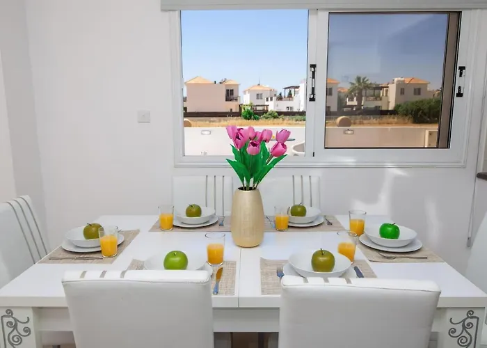 Suncity Boutique Beachfront 빌라 아이아 나파