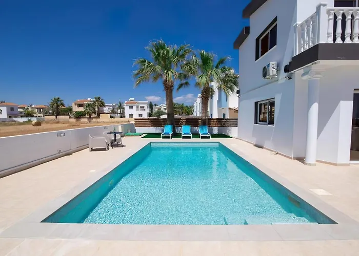 Vila Suncity Boutique Beachfront *